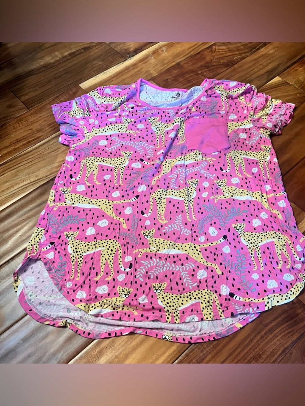Women’s Marley Lilly cheetah pajama top. Size xl